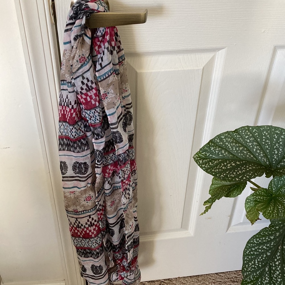 4 Infinity Scarves Lightweight Spring/Fall - Picture 5 of 7